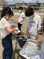 バーベキューをしている写真